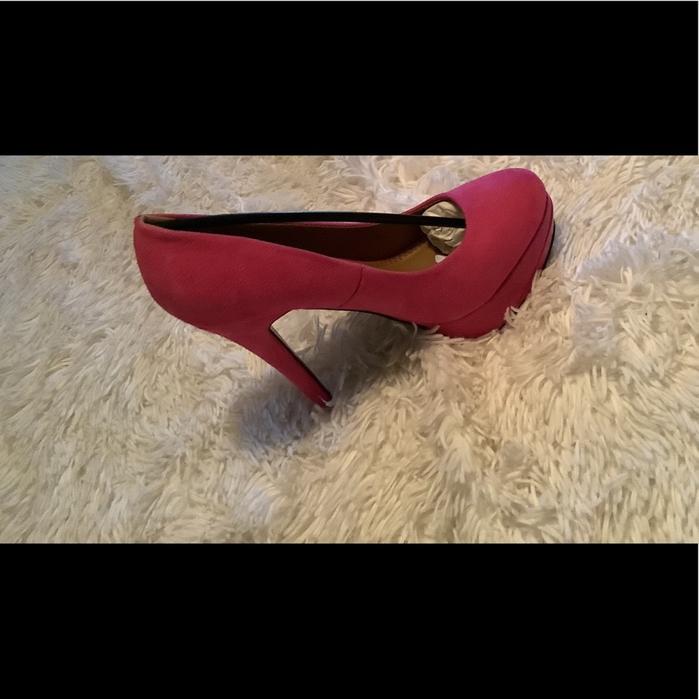 Heels - Picture 2 of 2